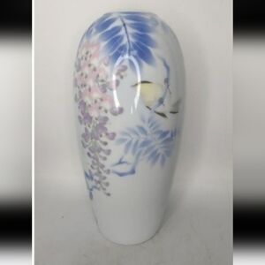 Vintage hand painted Fukagawa vase with leaves‎ and a yellow chicadee